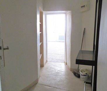 Nîmes centre T1Bis, 28m² Rue Hotel de ville, 380€ H.C - Photo 6