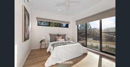 Air- conditioned Main Bedroom Park fronted 4 bedroom Masterpiece - Photo 4