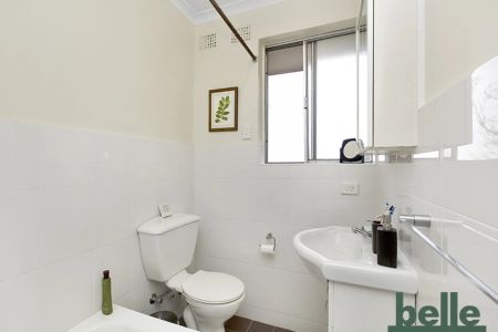 Peaceful Apartment in Leafy Locale - Photo 5