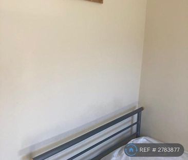 1 bedroom in a flat share to rent - Photo 5