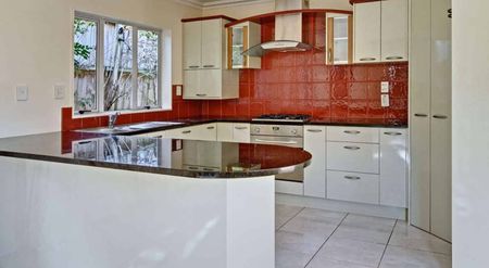 Lovely 1 level brick and tile home available for rent. - Photo 5