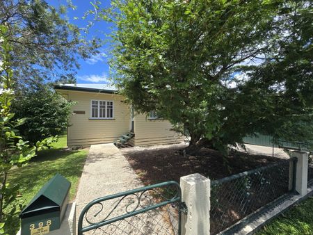 398 Mayers Street, Edge Hill QLD 4870 - House For Rent | Domain - Photo 5