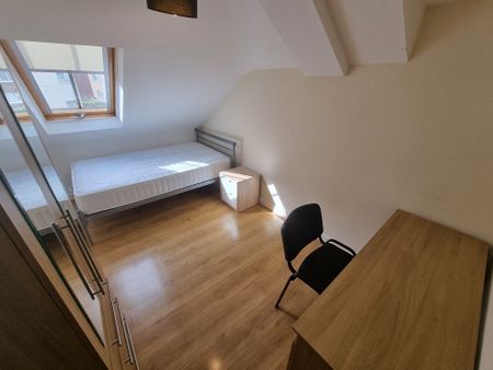 2 Bed Student Accommodation - Photo 3