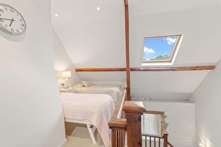6 bedroom detached house to rent - Photo 4