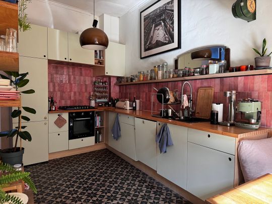 Top floor of old house in Borgerhout - Photo 1