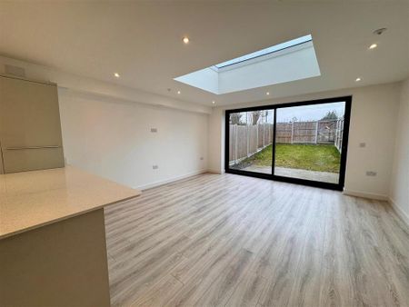 5 bedroom terraced house to rent - Photo 3