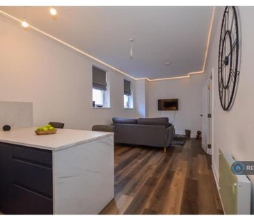 3 bedroom flat to rent - Photo 2