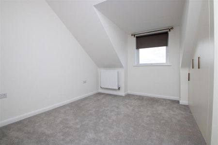 3 bedroom semi-detached house to rent - Photo 2