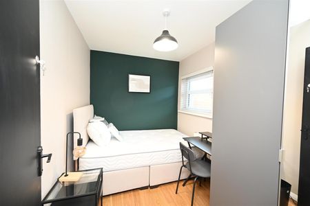 Room 2, 1 Hugh Street, Belfast, BT9 7HH - Photo 3