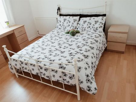 4 bedroom terraced house to rent - Photo 2