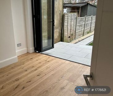 4 bedroom terraced house to rent - Photo 3