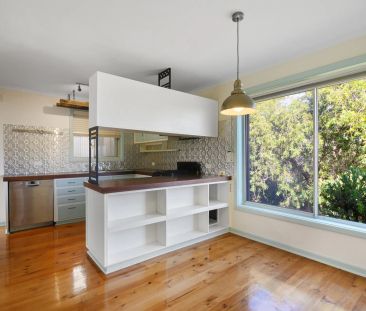 Three bedrooms with outdoor kitchen & entertaining - Photo 3