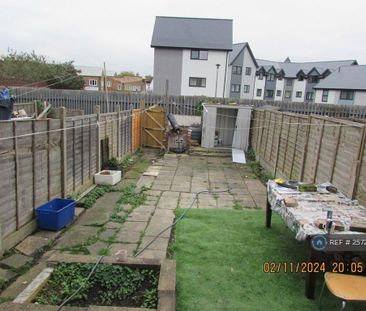 4 bedroom terraced house to rent - Photo 5