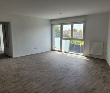 Location Appartement 4 pièces 82m² TEMPLEMARS 59175 - Photo 2