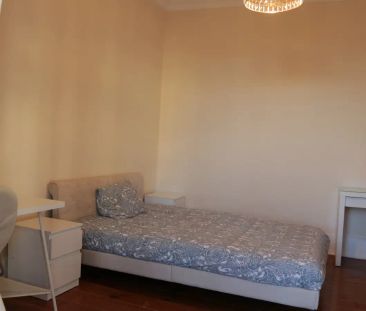 Room in a shared 6-bedroom apartment for rent in Lisbon, ideal for professionals and students - Foto 6
