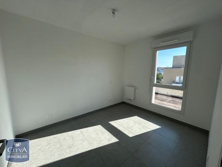 Location Appartement 4 pièces 82m² MARIGNANE 13700 - Photo 2
