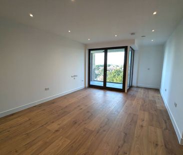 2 Bed Flat, Oto Tower, IG3 - Photo 3