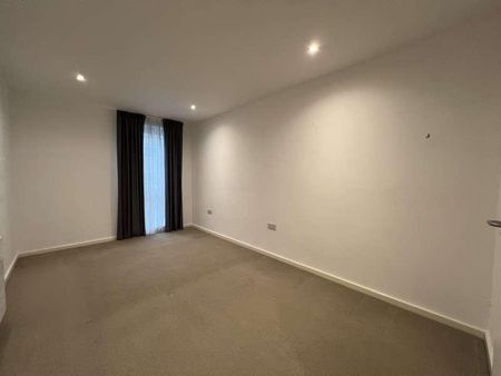 Addlestone, KT15 - Photo 3