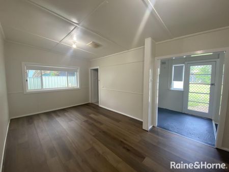 8 Cox Avenue, Orange, NSW 2800 - Photo 2