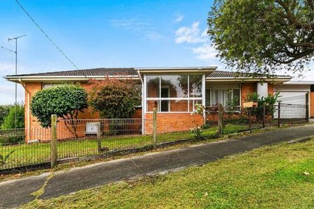 3-bedroom brick family home - Photo 3