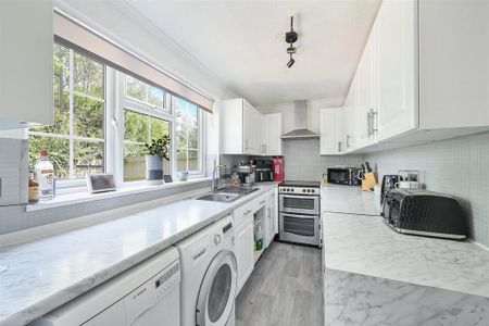 3 bedroom end of terrace house to rent - Photo 4