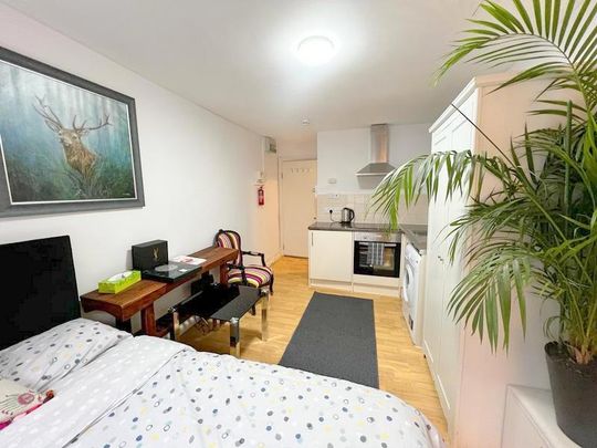 Studio to rent - Photo 1