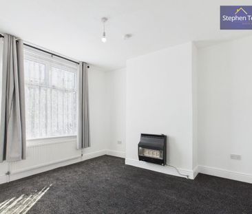 3 bedroom end of terrace house to rent - Photo 3