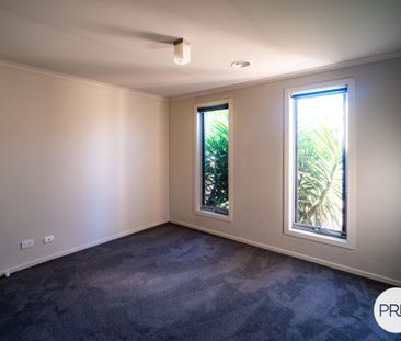 COMFORTABLE HOME IN PRIME LOCATION - Photo 4