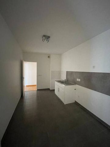 Location appartement Grenoble 38000 121.66 m² - Photo 2