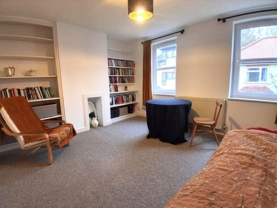 Brookfields, Cambridge £1,450 pcm ⓘ The monthly or weekly payment required by the landlord. Read our glossary page , 1 bedroom, apartment, to let * Tenant info - Photo 1