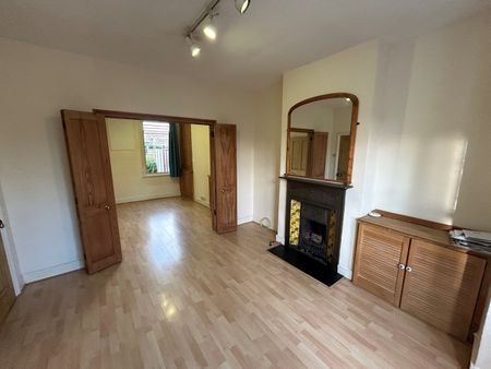 2 Bed Terraced House, Lateward Road, TW8 - Photo 2