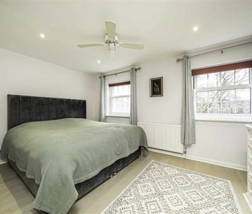 Broom Park, TW11, London - Photo 3