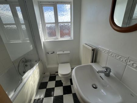 2 bedroom semi-detached house to rent - Photo 4