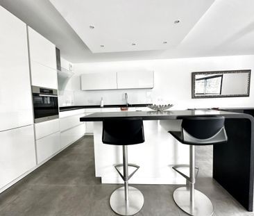 Location Appartement 4 pièces Meublé 122m² DIVONNE LES BAINS 01220 - Photo 3