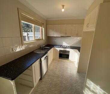 1/10 Banksia Grove, Tullamarine VIC 3043 - Photo 1