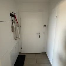 Möblierte 3-Zimmer-Dachgeschosswohnung mit Balkon, Loggia und Dachterrasse in 1210 Wien - Photo 3