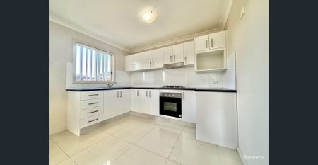 Modern Two-Bedroom Granny Flat with Spacious Backyard... - Photo 3