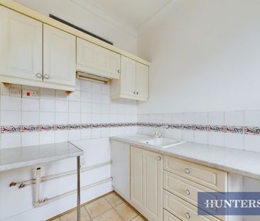 1 bedroom Flat To Let - Photo 2