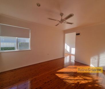 IMMACULATE 4 BEDROOM FAMILY HOME - Photo 3