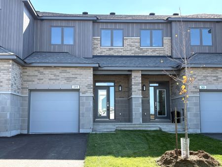 For Lease - 299 Labelle Street, Russell, Ontario - Photo 2