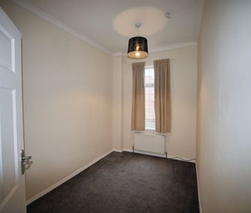 2 Bed End Terrace, Ilford Street, LS27 - Photo 3