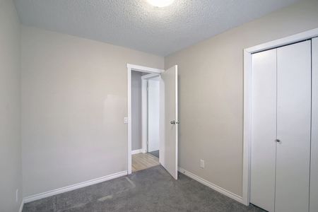 Beautiful 5-Bedroom Bungalow for Rent – 6607 Malvern Road NE Available Jan 1, 2026 - Photo 4