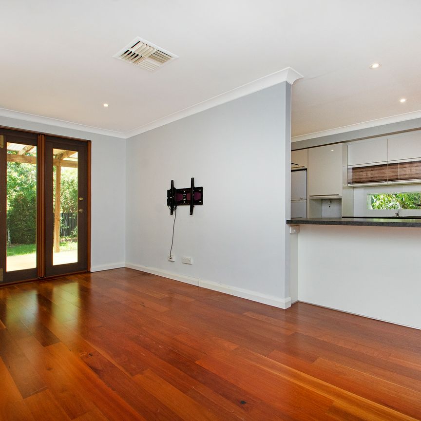 Charming Guildford Home - Photo 1