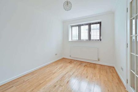 Tudor Manor Gardens, Wd, Watford, WD25 - Photo 3