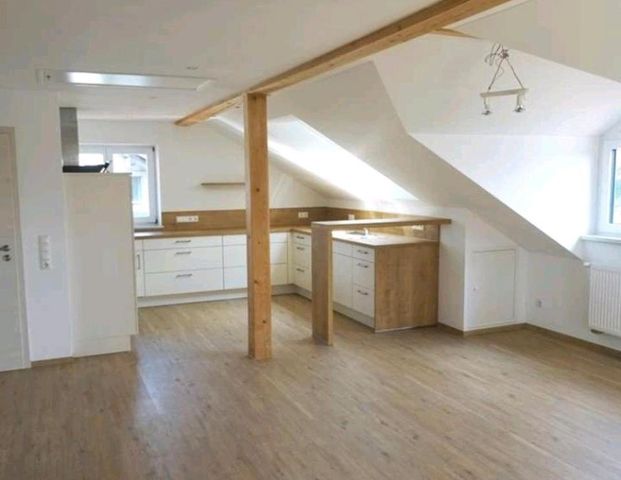 wunderschöne, sonnige 3-Zimmer DG-Wohnung, Bergblick,Einbauküche - Foto 1