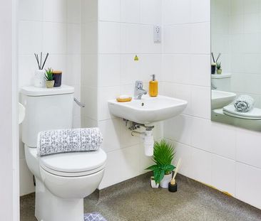 1 bedroom private hall to rent - Photo 2