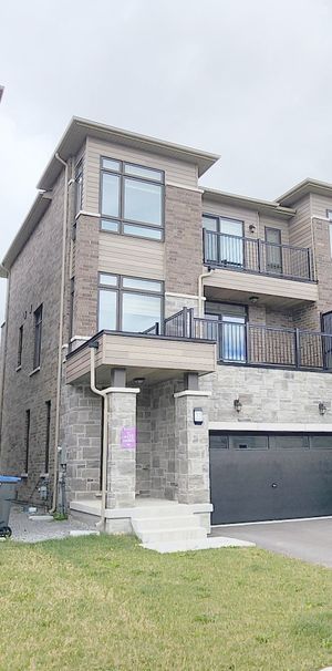 For Lease - 22 Ravenbury Street, Brampton, Ontario - Photo 2
