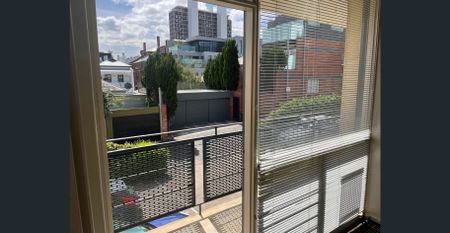 Bright North-Facing 1 Bedroom Apartment in Prime South Yarra Location - Photo 4