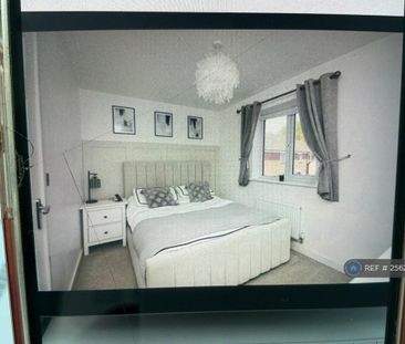 2 bedroom semi-detached house to rent - Photo 4