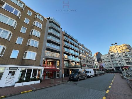 Klassiek gemeubeld appartement met frontaal zicht over het Van Bunnenplein en de zee - Foto 3